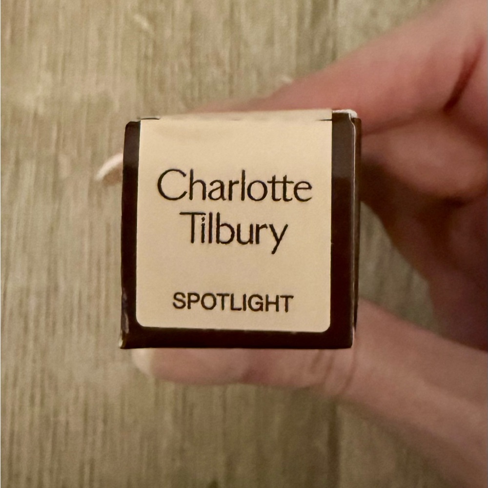 Charlotte Tilbury Beauty Light Wand and Contour Kit - Picture 6 of 12